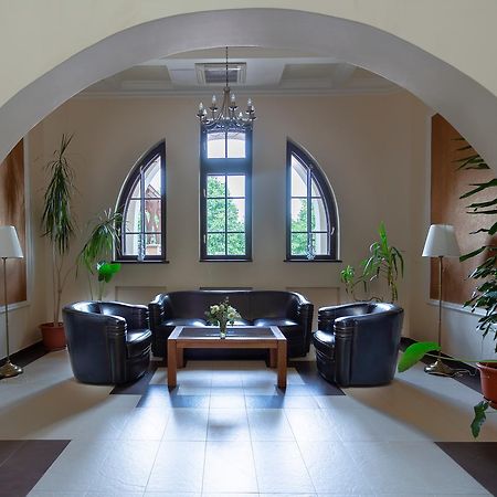 Отель Casa Danielescu Тыргу-Жиу Экстерьер фото