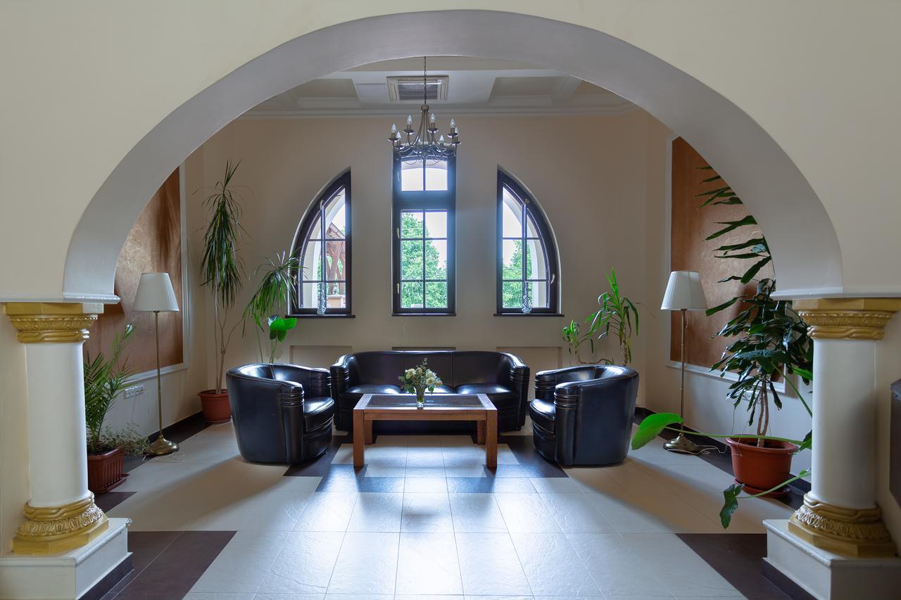 Отель Casa Danielescu Тыргу-Жиу Экстерьер фото