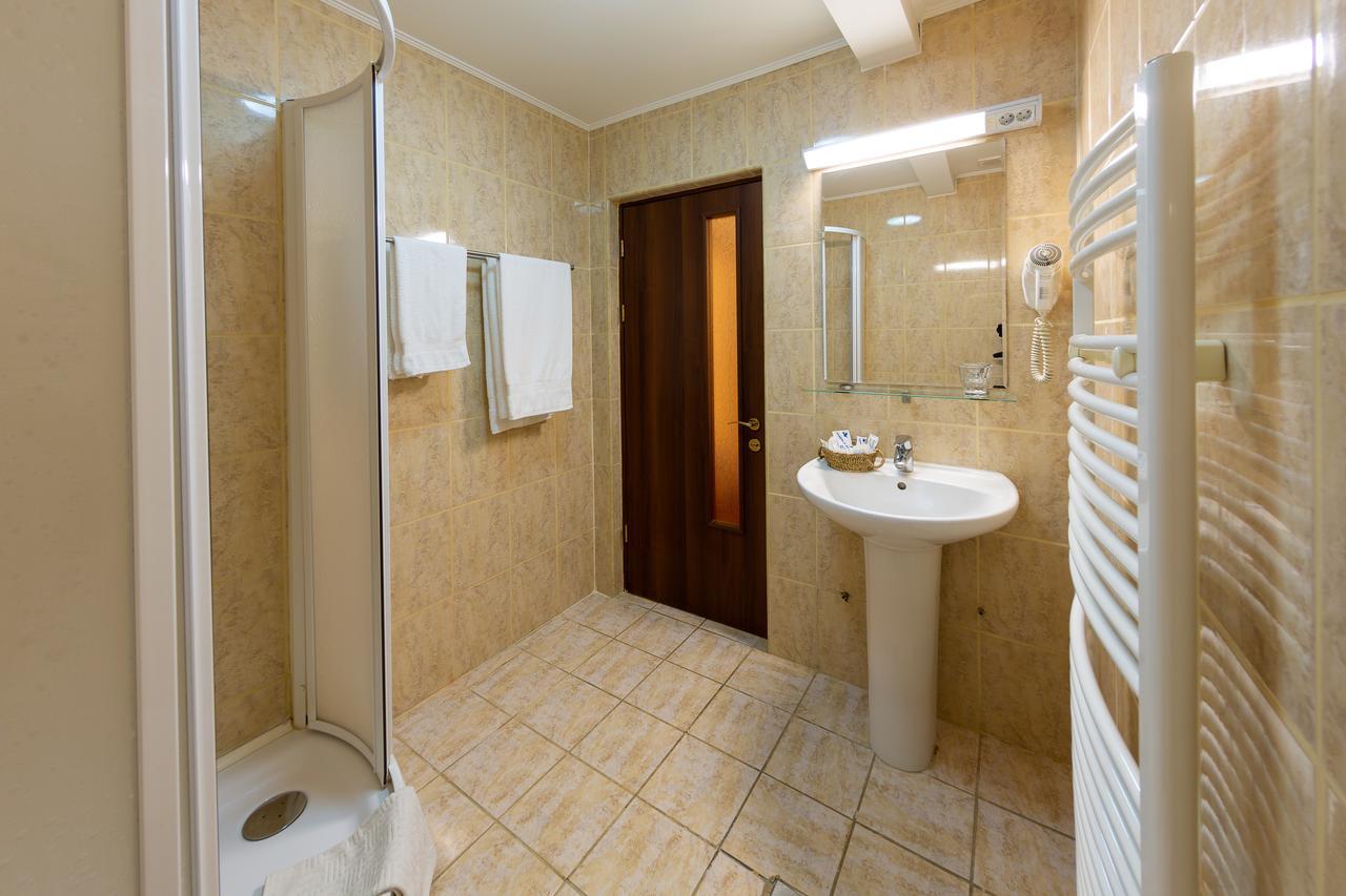 Отель Casa Danielescu Тыргу-Жиу Экстерьер фото