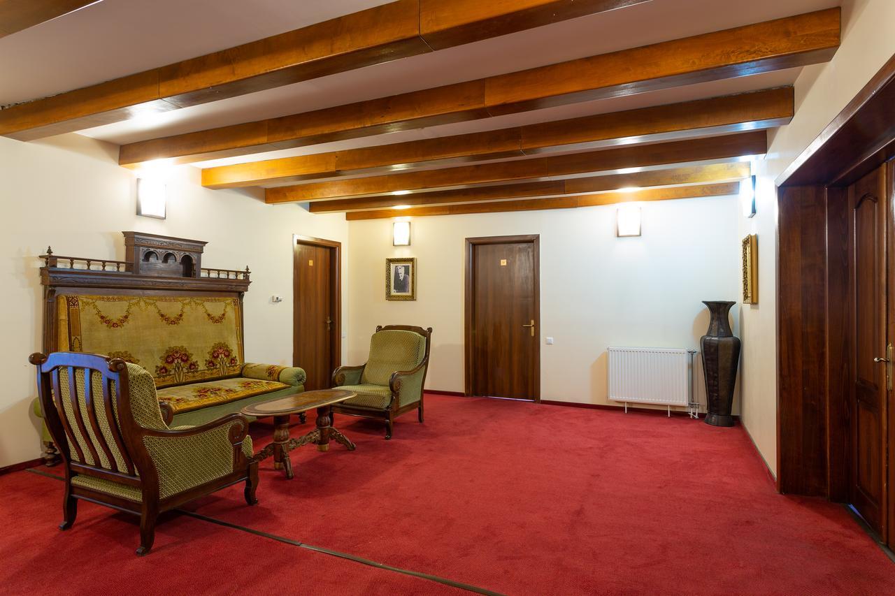 Отель Casa Danielescu Тыргу-Жиу Экстерьер фото